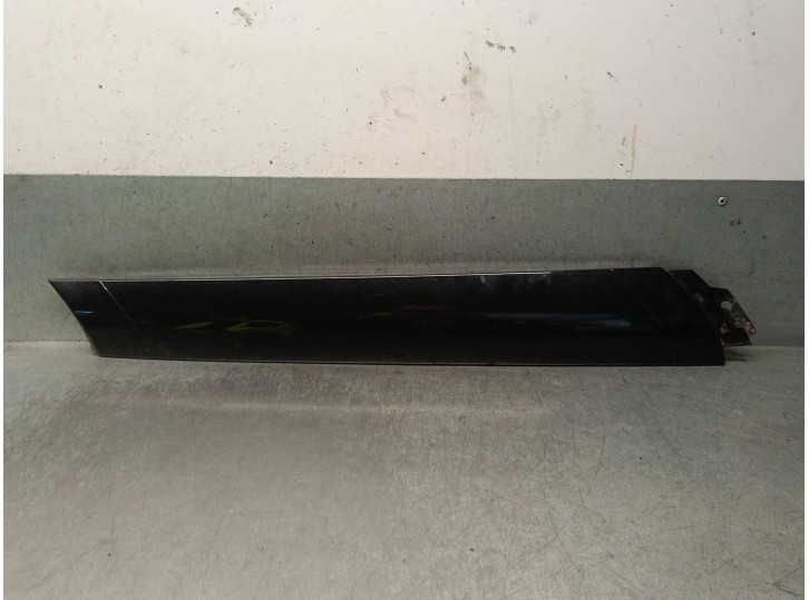 Recambio de molduras delanteras para land rover defender station wagon (l663) d250 mhev 4x4 referencia OEM IAM N8B2025A53AB LR17