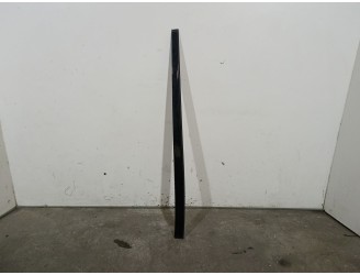 Recambio de embellecedor para land rover defender station wagon (l663) d250 mhev 4x4 referencia OEM IAM L8B2517C78EA LR131646 