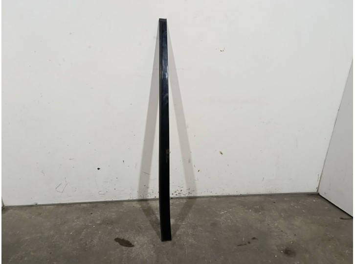 Recambio de embellecedor para land rover defender station wagon (l663) d250 mhev 4x4 referencia OEM IAM L8B2517C79EA LR131666 