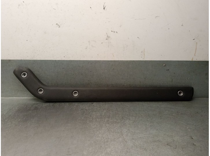 Recambio de embellecedor para land rover defender station wagon (l663) d250 mhev 4x4 referencia OEM IAM L8B2044E06F LR182555 