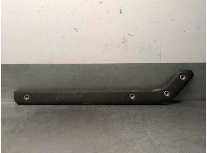 Recambio de embellecedor para land rover defender station wagon (l663) d250 mhev 4x4 referencia OEM IAM L8B2044E07F LR182558 