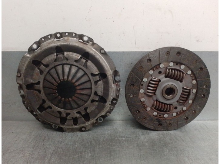 Recambio de kit embrague para fiat grande punto (199) 1.3 16v jtd cat referencia OEM IAM 71748779 71748779 