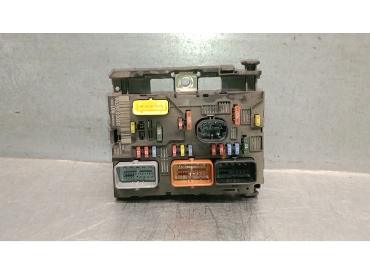 Recambio de caja reles / fusibles para peugeot 307 (s1) 1.6 16v hdi referencia OEM IAM 9659742080 S10089054 DELPHI