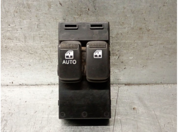 Replacement front left window regulator switch for Hyundai Getz (TB) 1.1 12v cat OEM IAM reference 935701C010 935701C010 