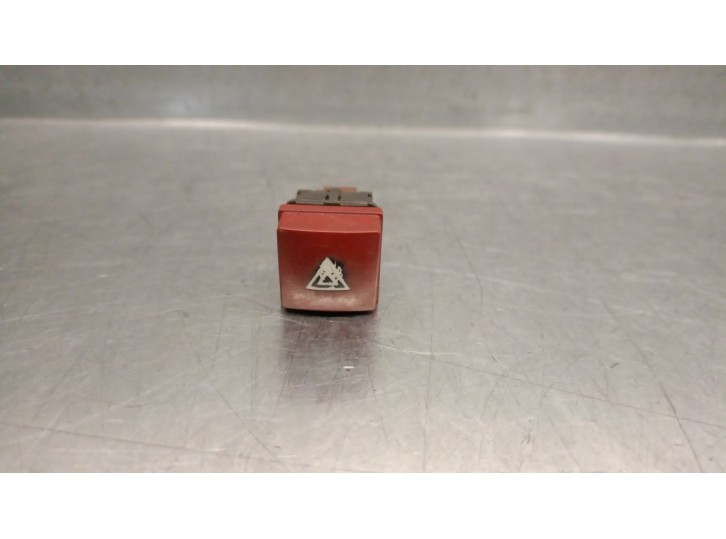 Replacement hazard warning switch for Peugeot 207/207+ (WA_, WC_) 1.4 16V OEM IAM reference 96472122KR 6554RQ 