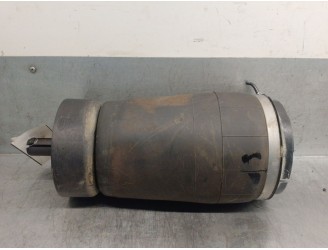 Recambio de amortiguador trasero derecho para land rover defender station wagon (l663) d250 mhev 4x4 referencia OEM IAM L8B25580