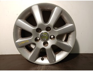 Recambio de llanta para toyota avensis berlina (t25) 2.2 d-4d cat referencia OEM IAM 4261105230 R166.5JJX16CHET45 