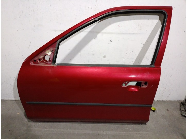 Recambio de puerta delantera izquierda para ford mondeo berlina 2.0 16v cat referencia OEM IAM 6833775 6833775 
