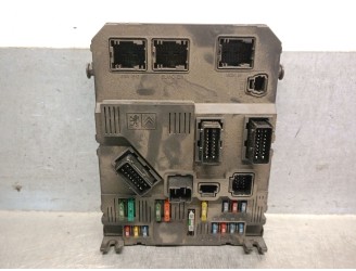 Recambio de caja reles / fusibles para citroën c3 1.4 hdi sx plus referencia OEM IAM 9652474380  740050008 SIEMENS