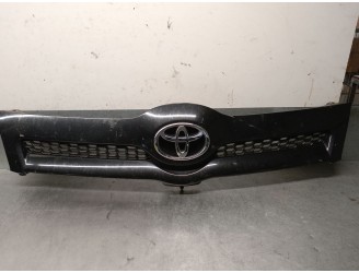 Recambio de rejilla delantera para toyota corolla verso (r1) 2.2 turbodiesel cat referencia OEM IAM 531110F020 531110F901 