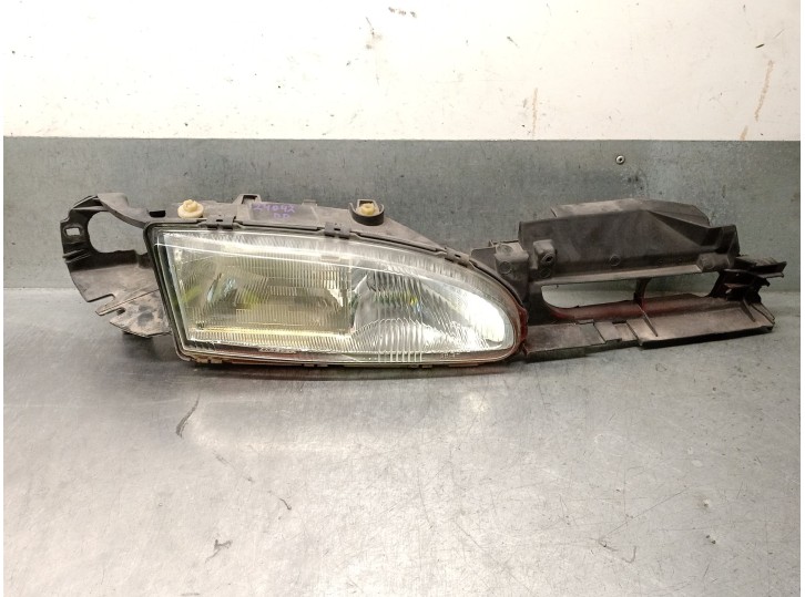 Recambio de faro derecho para ford mondeo berlina 2.0 16v cat referencia OEM IAM 6841599 6841599 