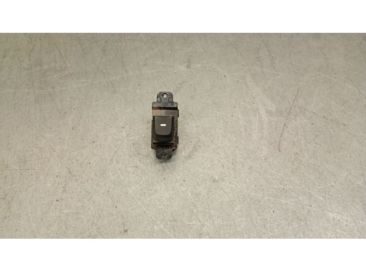 Recambio de mando elevalunas trasero derecho para hyundai i10 1.0 cat referencia OEM IAM 71122B4000 93575B40004X 