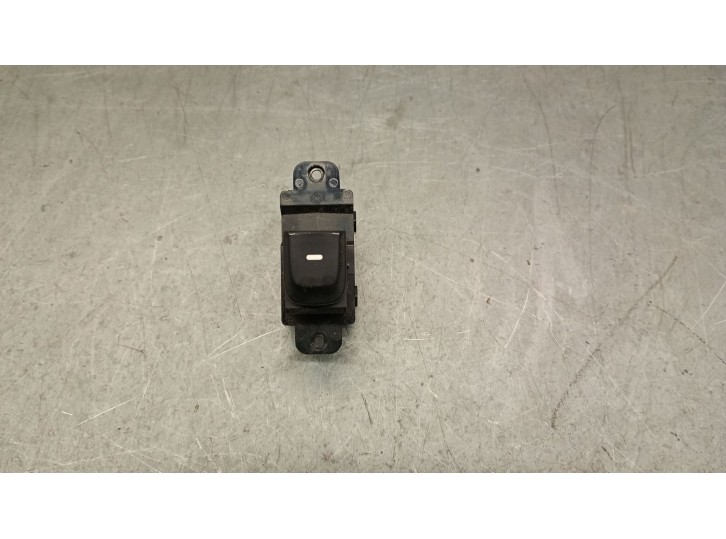 Recambio de mando elevalunas delantero derecho para hyundai i10 1.0 cat referencia OEM IAM 71122B4000 93575B40004X 