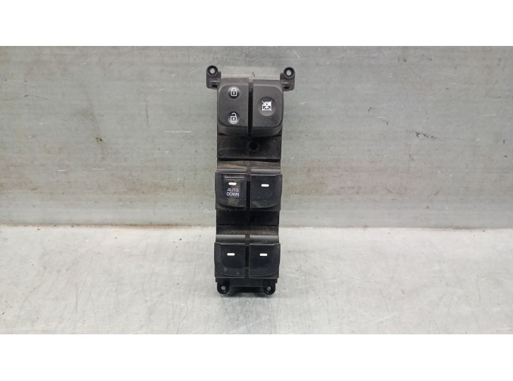 Recambio de mando elevalunas delantero izquierdo para hyundai i10 1.0 cat referencia OEM IAM 93570B4010 93570B40104X 