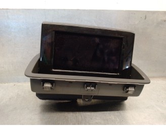Replacement of multifunction screen for Audi Q3 (8UB, 8UG) 2.0 TDI Quattro OEM IAM reference 8U0857273A 8U0919603 