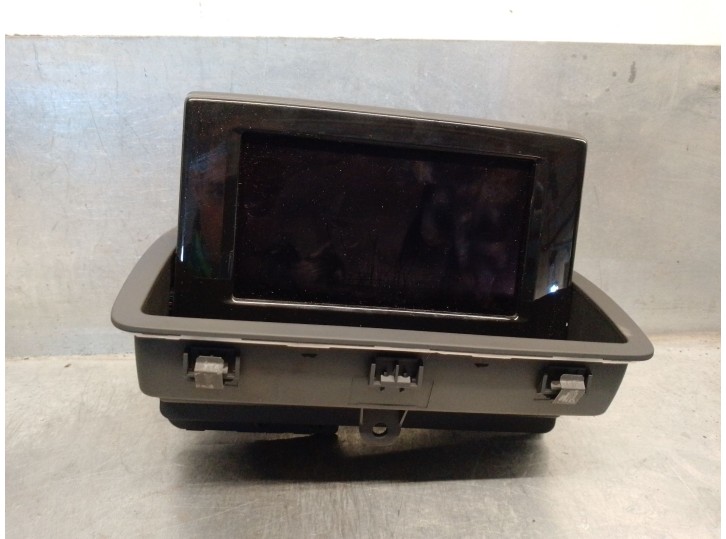 Replacement of multifunction screen for Audi Q3 (8UB, 8UG) 2.0 TDI Quattro OEM IAM reference 8U0857273A 8U0919603 