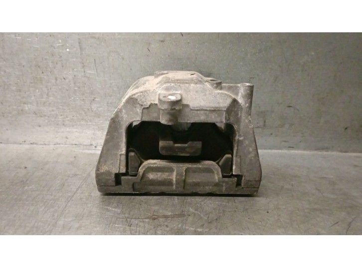 Replacement right engine mount for Volkswagen Golf V Sedan (1K1) 1.6 OEM IAM reference 1K0199262AC 1K0199262L 
