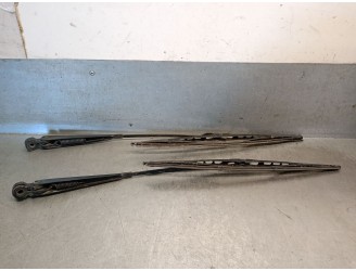 Recambio de brazo limpia delantero derecho para ford fiesta berl./courier 1.8 diesel referencia OEM IAM 89FG17526A2 6164248 