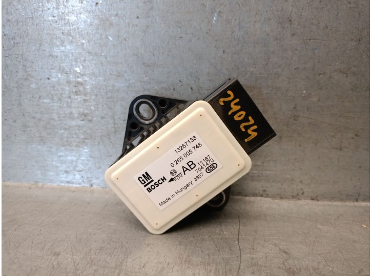 Recambio de sensor para opel meriva b 1.3 16v cdti referencia OEM IAM 13267138 0265005748 BOSCH