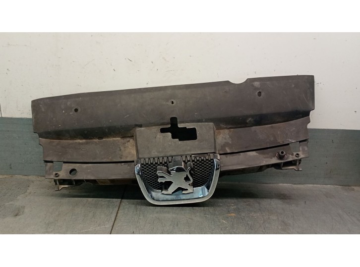 Recambio de panel frontal para peugeot 407 st confort referencia OEM IAM 7416C3 7416C3 