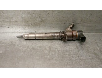 Replacement injector for Volvo S60 saloon D5 OEM IAM reference 8658351 0445110078 BOSCH