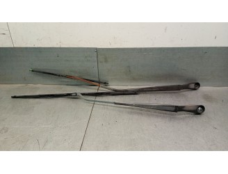 Replacement front right wiper arm for Kia Cerato 2.0 turbodiesel cat OEM IAM reference 983202F000 983202F000 
