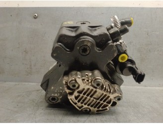 Replacement injection pump for Volvo S60 saloon D5 OEM IAM reference 8642781 0445010043 BOSCH