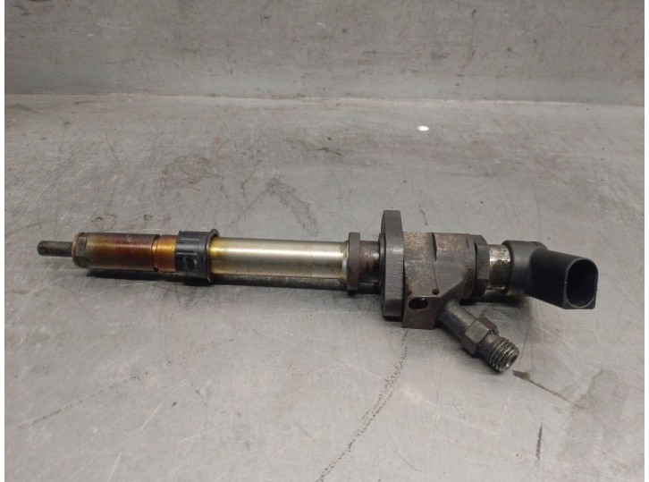 Recambio de inyector para volvo s40 berlina 2.0 diesel cat referencia OEM IAM 9657144580  SIEMENS