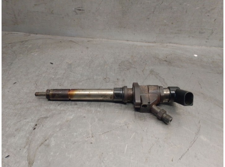Recambio de inyector para volvo s40 berlina 2.0 diesel cat referencia OEM IAM 9657144580 SIEMENS