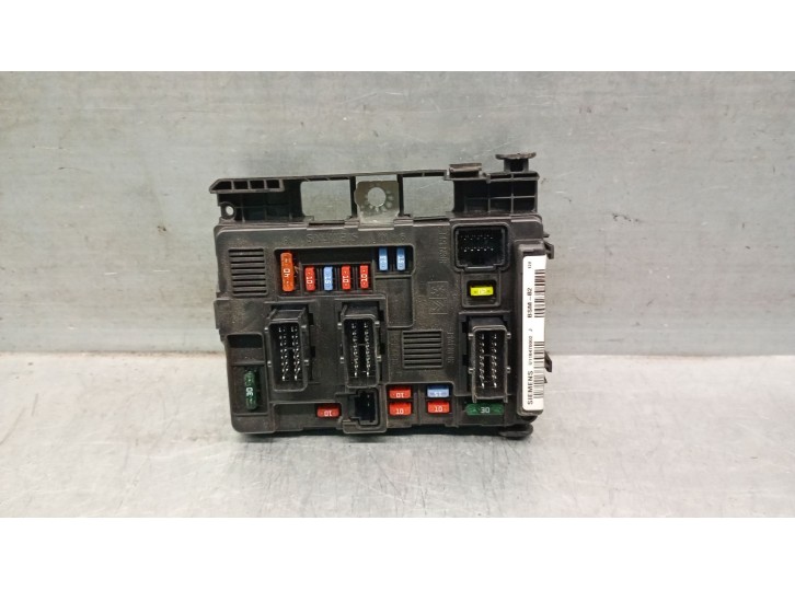 Recambio de caja reles / fusibles para citroën berlingo 1.6 16v hdi referencia OEM IAM 9650618580 U118470002 SIEMENS 