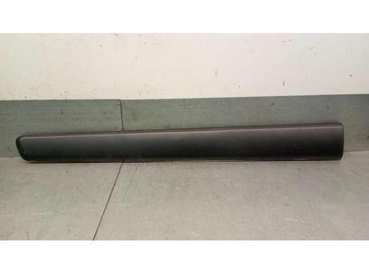 Recambio de molduras delanteras para citroën berlingo 1.6 16v hdi referencia OEM IAM 9658521877  