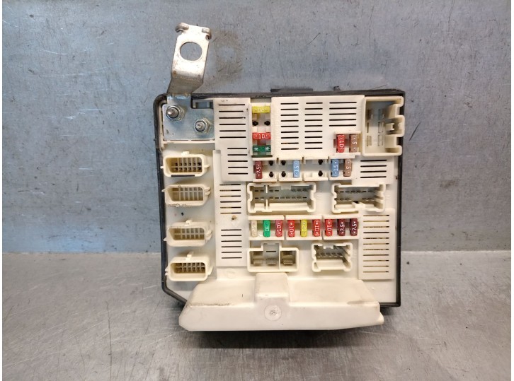 Recambio de caja reles / fusibles para renault megane ii berlina 5p 1.6 16v referencia OEM IAM 8200481866  