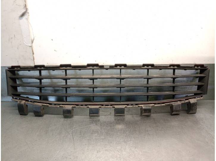 Recambio de rejilla paragolpes delantero para renault megane ii berlina 5p 1.6 16v referencia OEM IAM 8200412379  