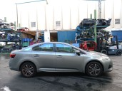 toyota avensis sedán (_t27_) del año 2015