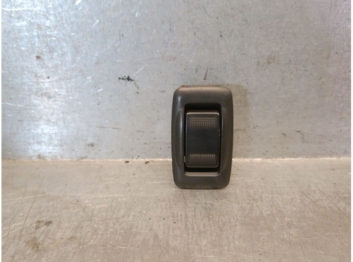 Recambio de mando elevalunas delantero izquierdo para mazda 626 berlina (gf) 2.0 turbodiesel referencia OEM IAM GE4T6638065 GE4T