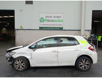 toyota auris del año 2012