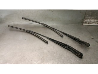 Recambio de brazo limpia delantero derecho para opel zafira a 1.8 16v referencia OEM IAM 90582558 6272483 