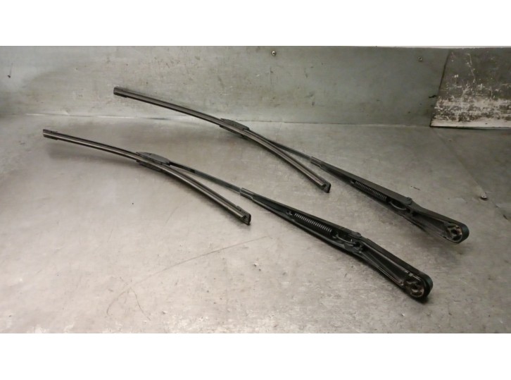 Recambio de brazo limpia delantero derecho para opel zafira a 1.8 16v referencia OEM IAM 90582558 6272483 