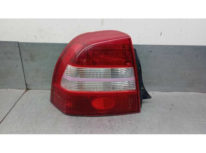 Recambio de piloto trasero izquierdo para kia shuma i (fb) 1.5 i 16v referencia OEM IAM BF 