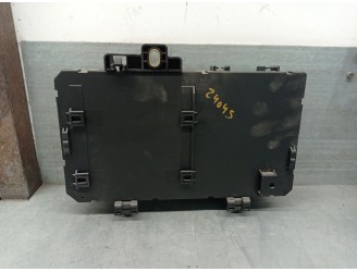 Recambio de caja reles / fusibles para opel zafira b 1.7 16v cdti referencia OEM IAM 13220831M  5DK00866953