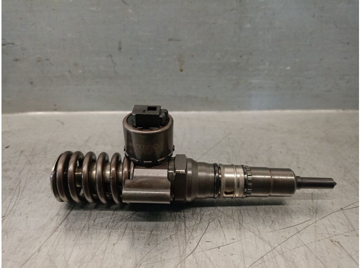 Recambio de inyector para seat leon (1p1) 2.0 tdi referencia OEM IAM 03G130073G  0414720404 BOSCH