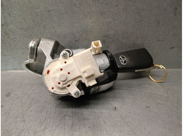 Replacement ignition switch for Toyota Avensis Sedan (_T27_) 2.0 D-4D (WWT271_) OEM IAM reference 450200203 4502002231 