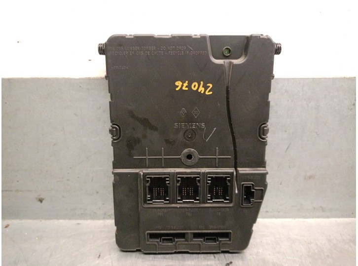 Recambio de caja reles / fusibles para renault scenic ii 1.9 dci diesel referencia OEM IAM 8200780021 U118400260 SIEMENS