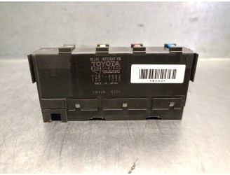 Recambio de caja reles / fusibles para toyota auris 1.6 16v cat referencia OEM IAM 8264147020  72818502 YAZAKI