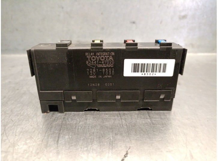 Recambio de caja reles / fusibles para toyota auris 1.6 16v cat referencia OEM IAM 8264147020 72818502 YAZAKI