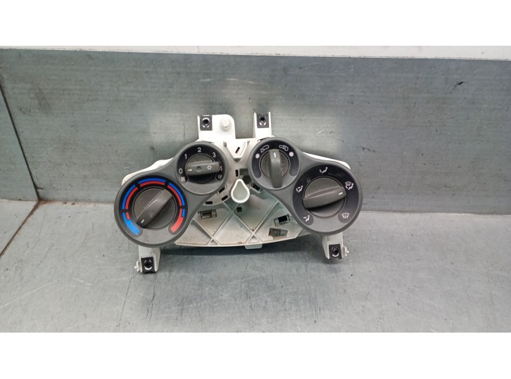 Recambio de mando calefaccion / aire acondicionado para fiat panda (169) 1.2 cat referencia OEM IAM 77362520 77362520 
