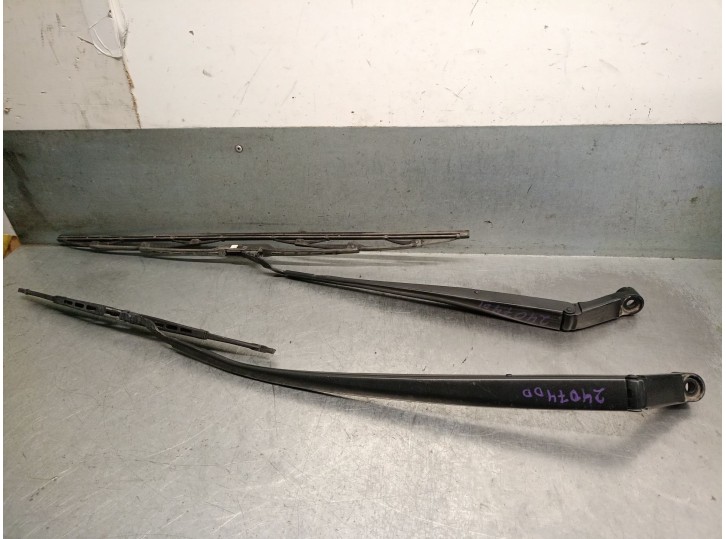 Recambio de brazo limpia delantero derecho para toyota auris 1.6 16v cat referencia OEM IAM 8521102181 8521102181 