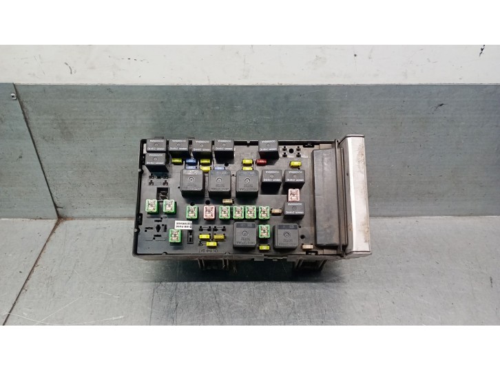 Recambio de caja reles / fusibles para chrysler voyager (rg) crd cat referencia OEM IAM 05144588AE  