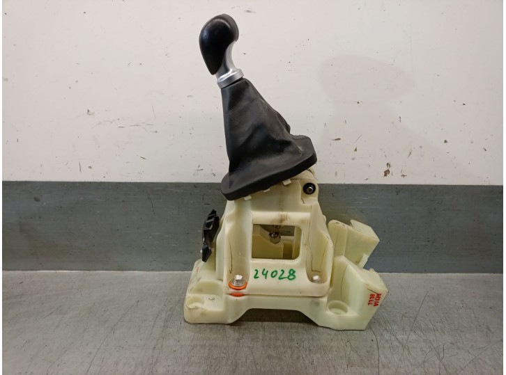 Recambio de palanca cambio para hyundai i10 1.0 cat referencia OEM IAM 43700B40204X 43700B40204X 