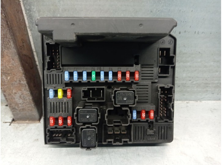 Recambio de caja reles / fusibles para nissan qashqai (j10) 2.0 dci turbodiesel cat referencia OEM IAM 284B7JD00B  519228324